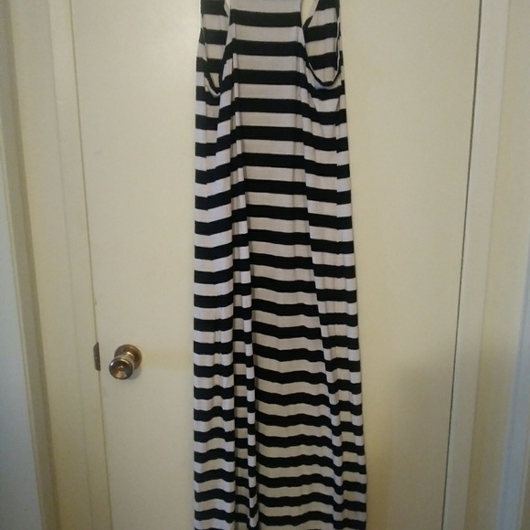 Frist Love Blk/White Dress. - Picture 2 of 4